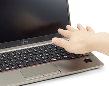 富士通 ノートパソコン（PC） LIFEBOOK U7614/R 製品詳細 - FMWORLD