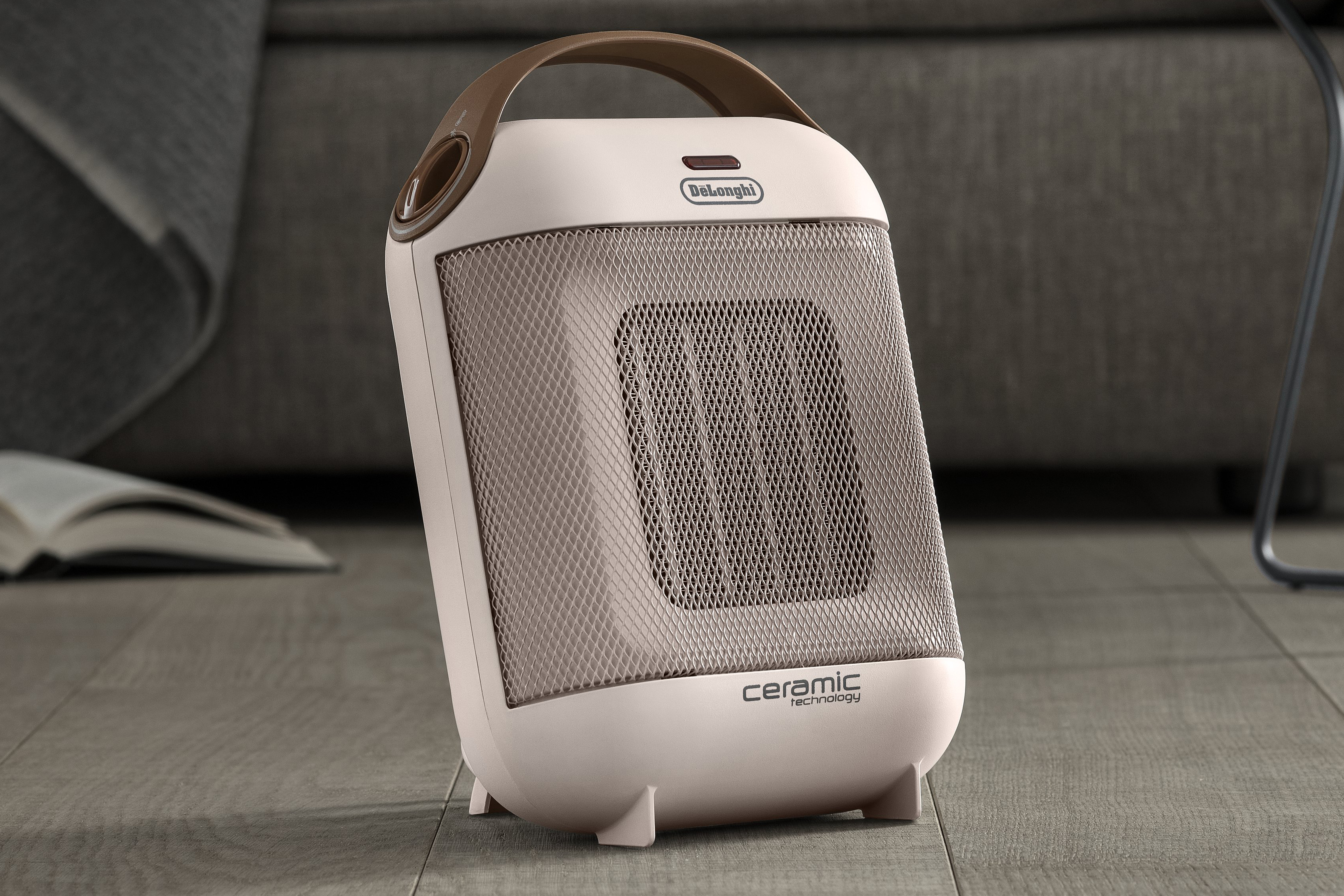 デロンギ、パワフルなコンパクトファンヒーターに新色ピンク - 家電 Watch