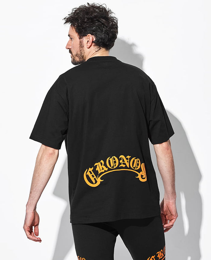 クロノス アーチ ブラックレター オーバーサイズ Tシャツ – 買えるLEON