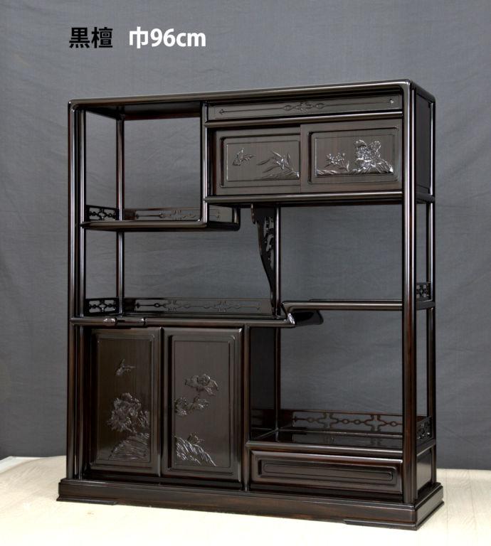 飾り棚: 黒檀 隅丸4枚戸彫り 3.5尺棚 no.8606 / 唐木家具OSAKA