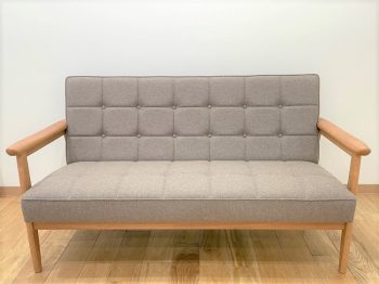 上質さと快適さを併せもつ特別な「Kチェア フラノベージュ