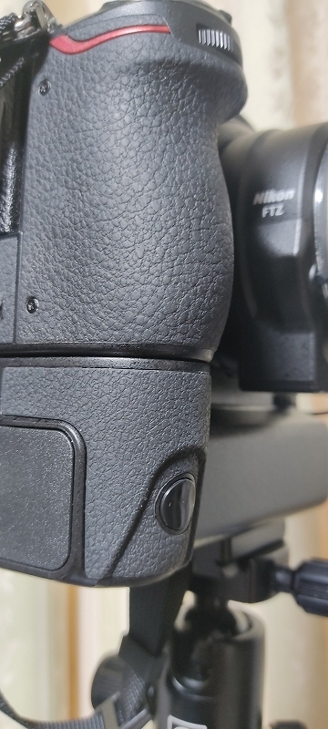 Nikon Z6 にサードパーティー製 縦位置バッテリーグリップをつけてみる