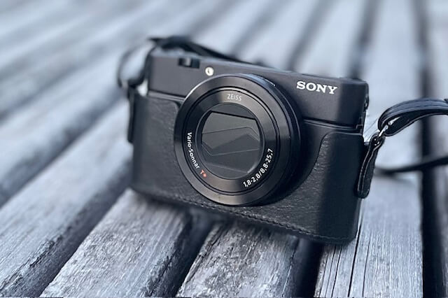 SONY RX100 M3に純正ケース〈LCJ-RXK〉とネックストラップをつけてみた