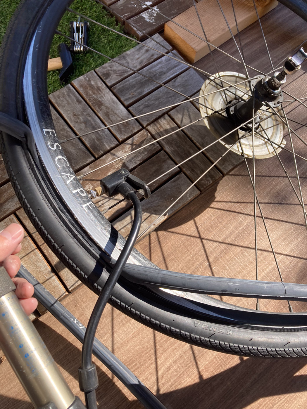 GIANT ESCAPE R3のパンク修理・チューブを交換する方法（後輪編