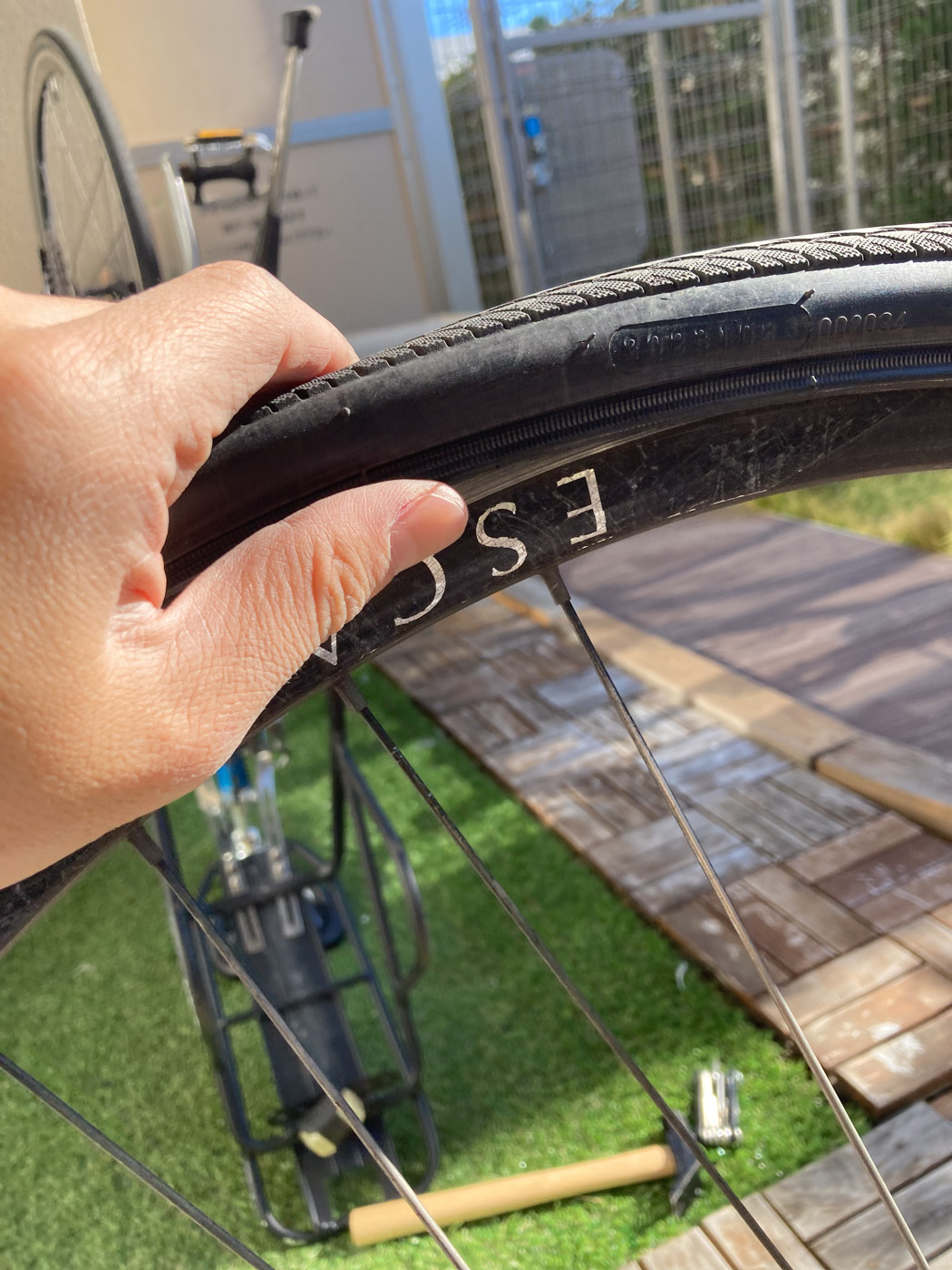 GIANT ESCAPE R3のパンク修理・チューブを交換する方法（後輪編