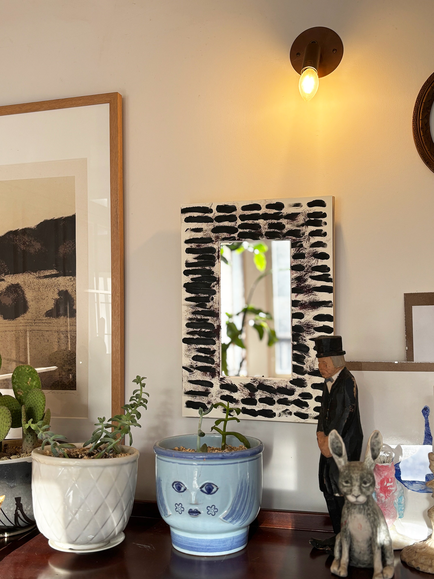 描かれたフレームの中にさらなる無限の想像を象徴する鏡「Infinity