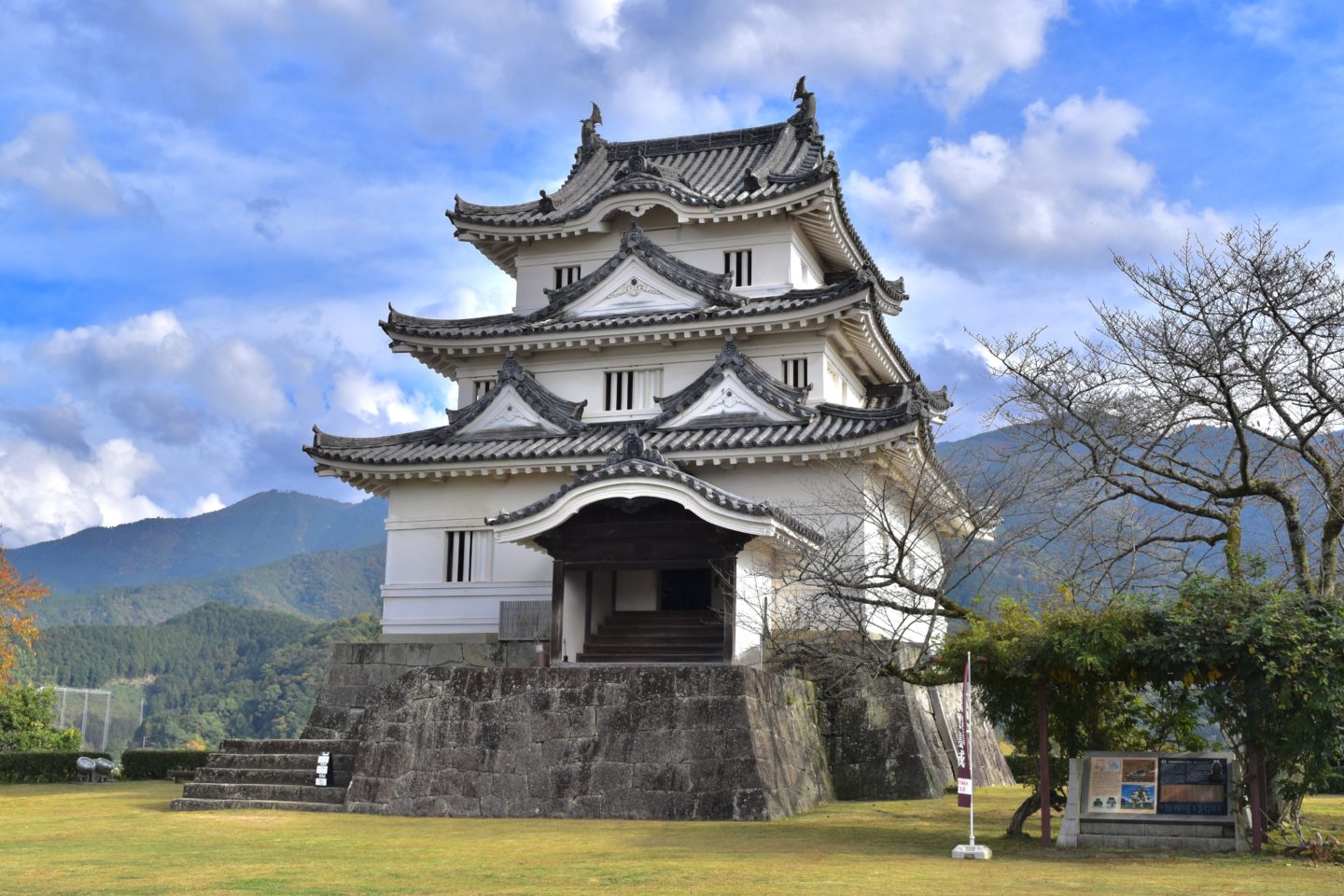 宇和島城 / 宇和島藩伊達家10万石の居城 - 石高マニアの旅ブログ