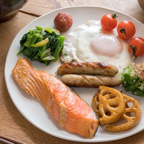 朝も昼も夜も使える川端健夫さんのトースト皿 | 暮らしとおしゃれの編集室