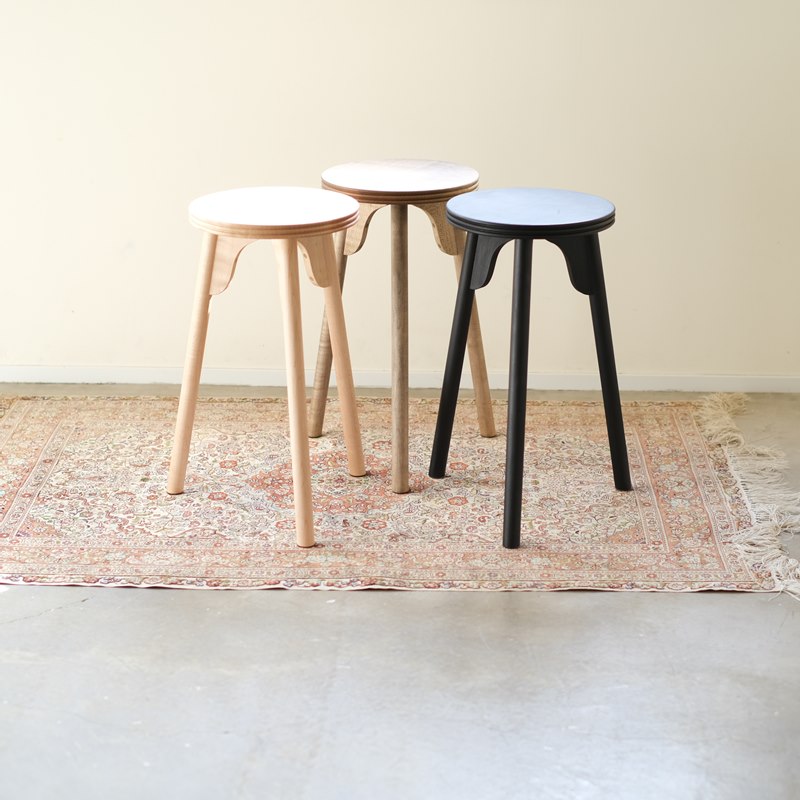 頼りになる、井藤昌志さんの3本脚スツール | 暮らしとおしゃれの編集室