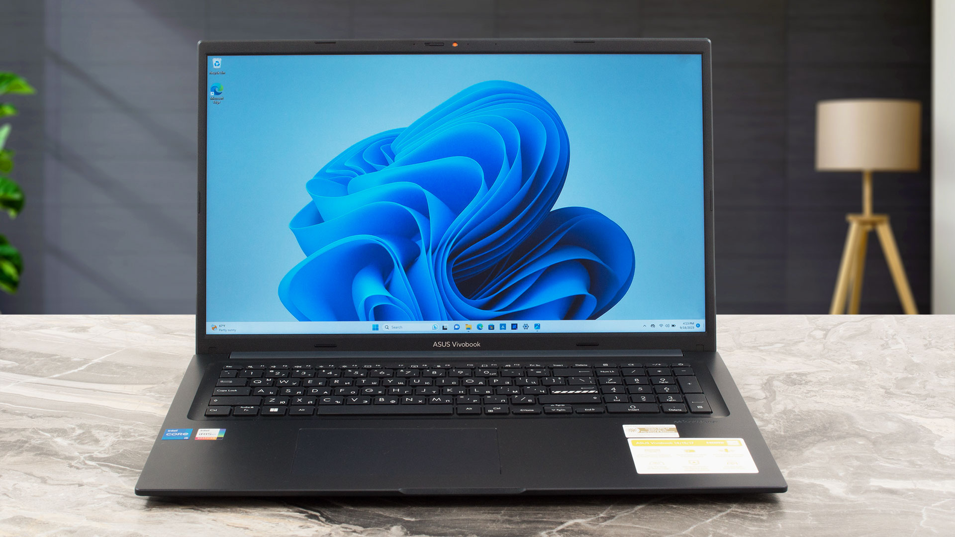 ASUS Vivobook 17 F1704 (X1704) review - it's comfortable during