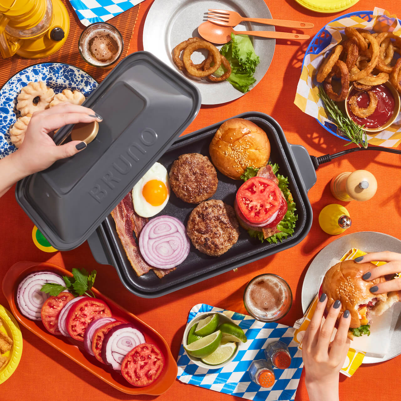 ブルーノ】大人気コンパクトホットプレートの10周年限定カラーに注目