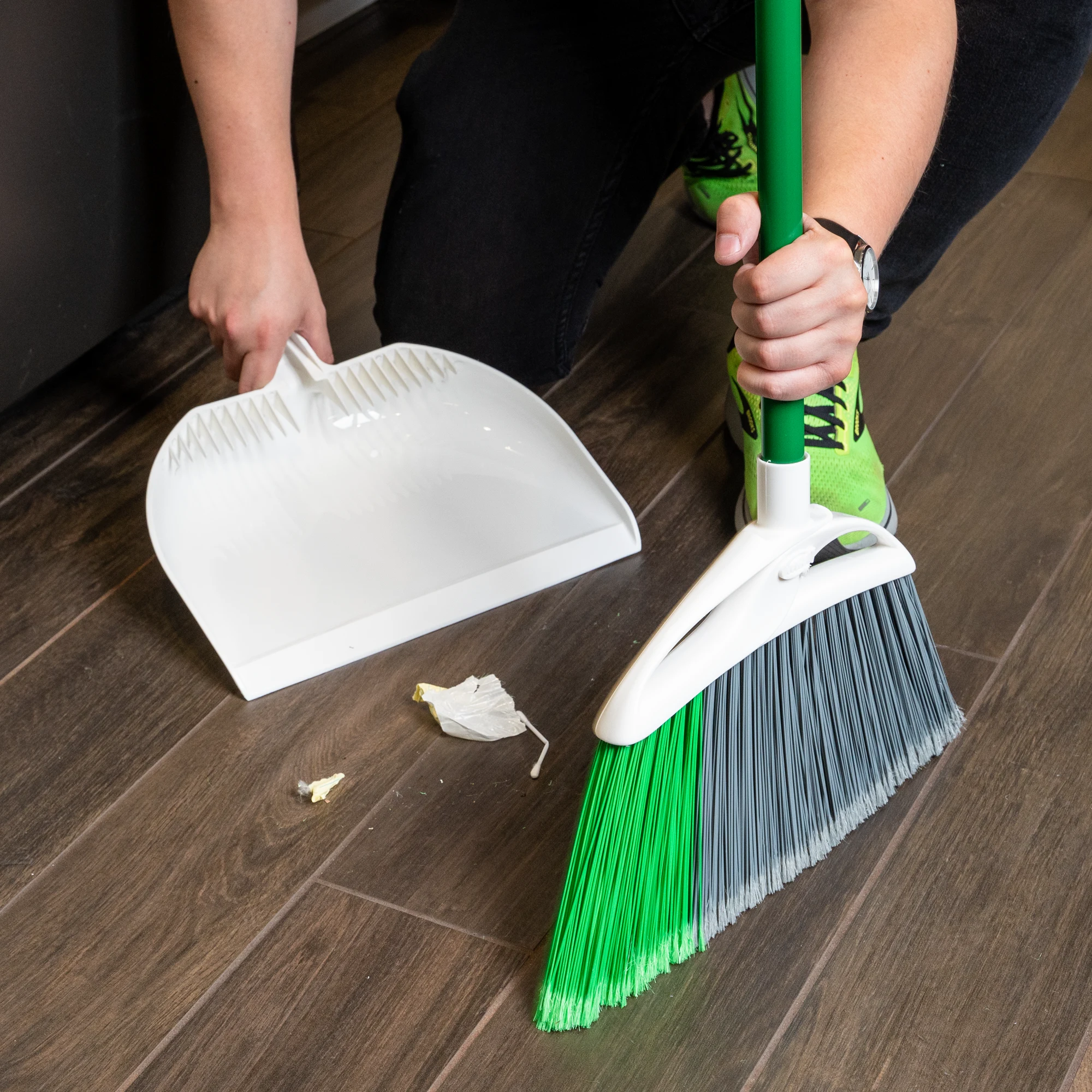 XL Indoor/Outdoor Angle Broom with Clean Fibers Dustpan | Libman