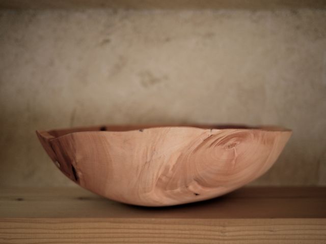 沖縄の木から生まれた 藤本健さんの木の器。 ありのままの、威風堂々と