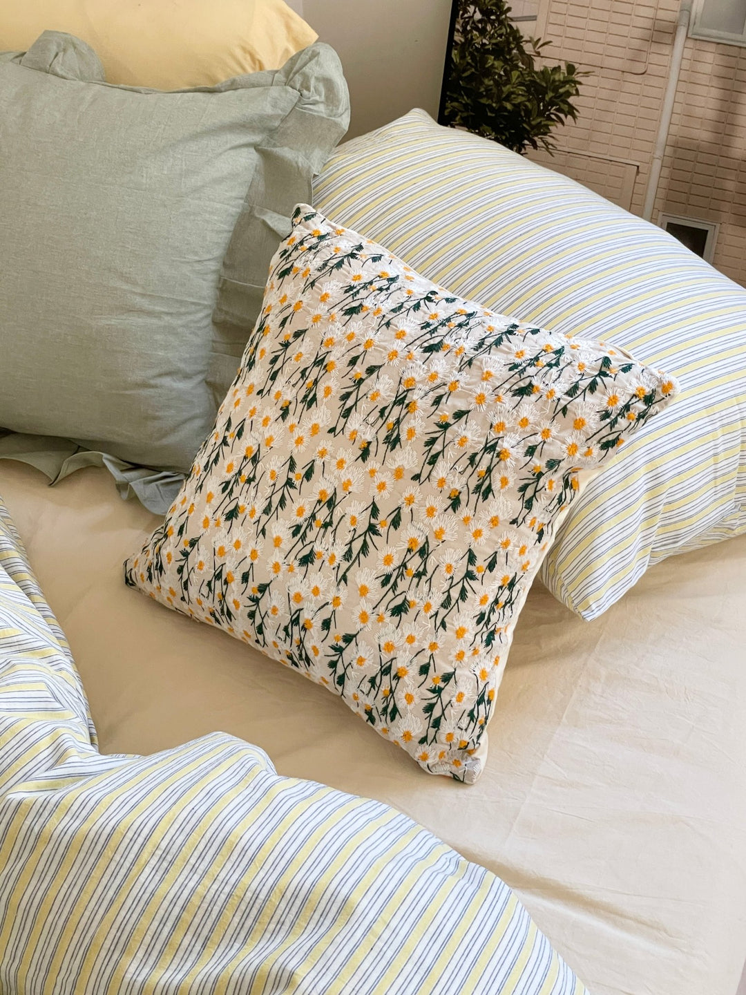 デイジー刺繍クッションカバー｜花柄 おしゃれ 韓国インテリア