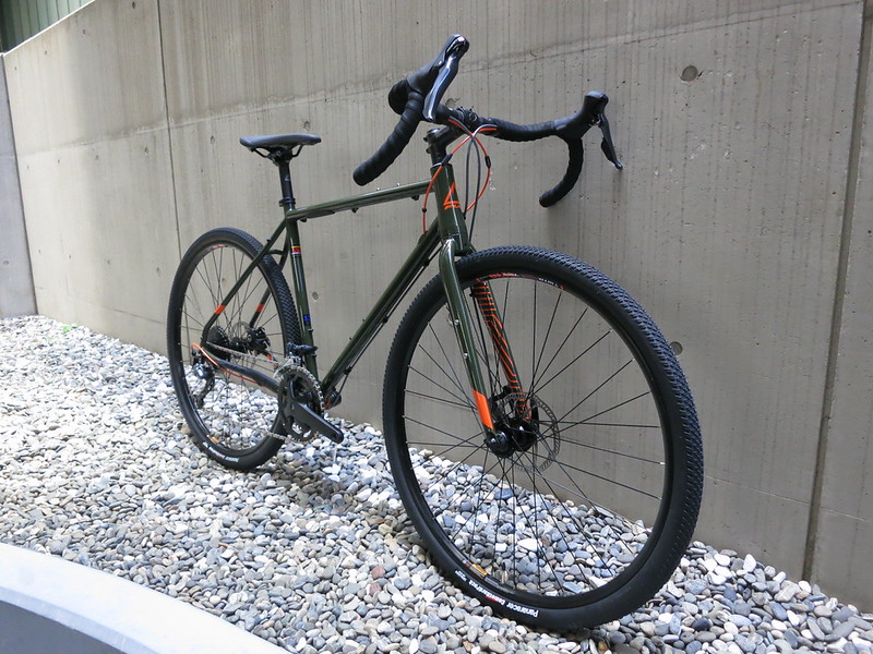 通勤、サイクリングにも大活躍のグラベルロード入門モデル！FUJI