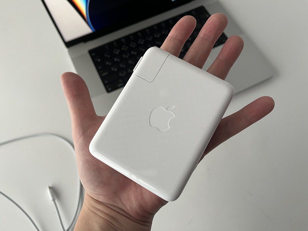 MacBook Pro 16インチはApple純正充電器を使うべき理由 | KuroBox
