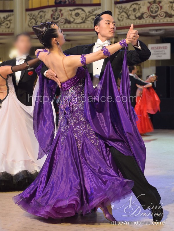 D136レースに天の川のような石貼りが輝く紫モダンドレス : 社交ダンス