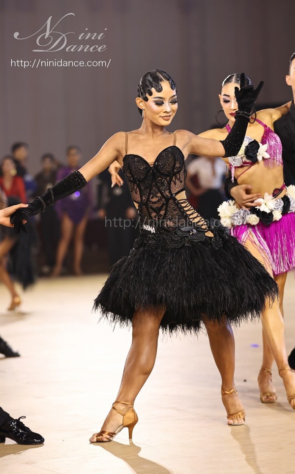 DA117ブラックフェザーのラテンドレス「ノワールフロー」 : 社交ダンス