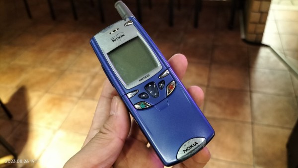 2000/平成12/NOKIA/NM502i/モノクロ2階調/スライドケータイ/iモード初