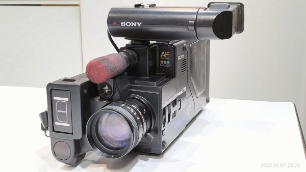 1985/昭和60/SONY/CCD-V8AF/初代8ミリビデオカメラCCD-V8のAF追加版