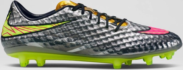 NIKE ハイパーヴェノム ファントム リキッドダイヤモンド FG 登場