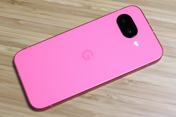 Googleの新スマホ「Pixel 9a」を開封して外観や同梱品、基本機能