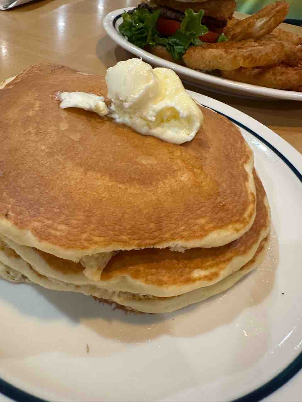 ハワイのIHOP】THEアメリカンなファミレスでパンケーキ【ハワイグルメ