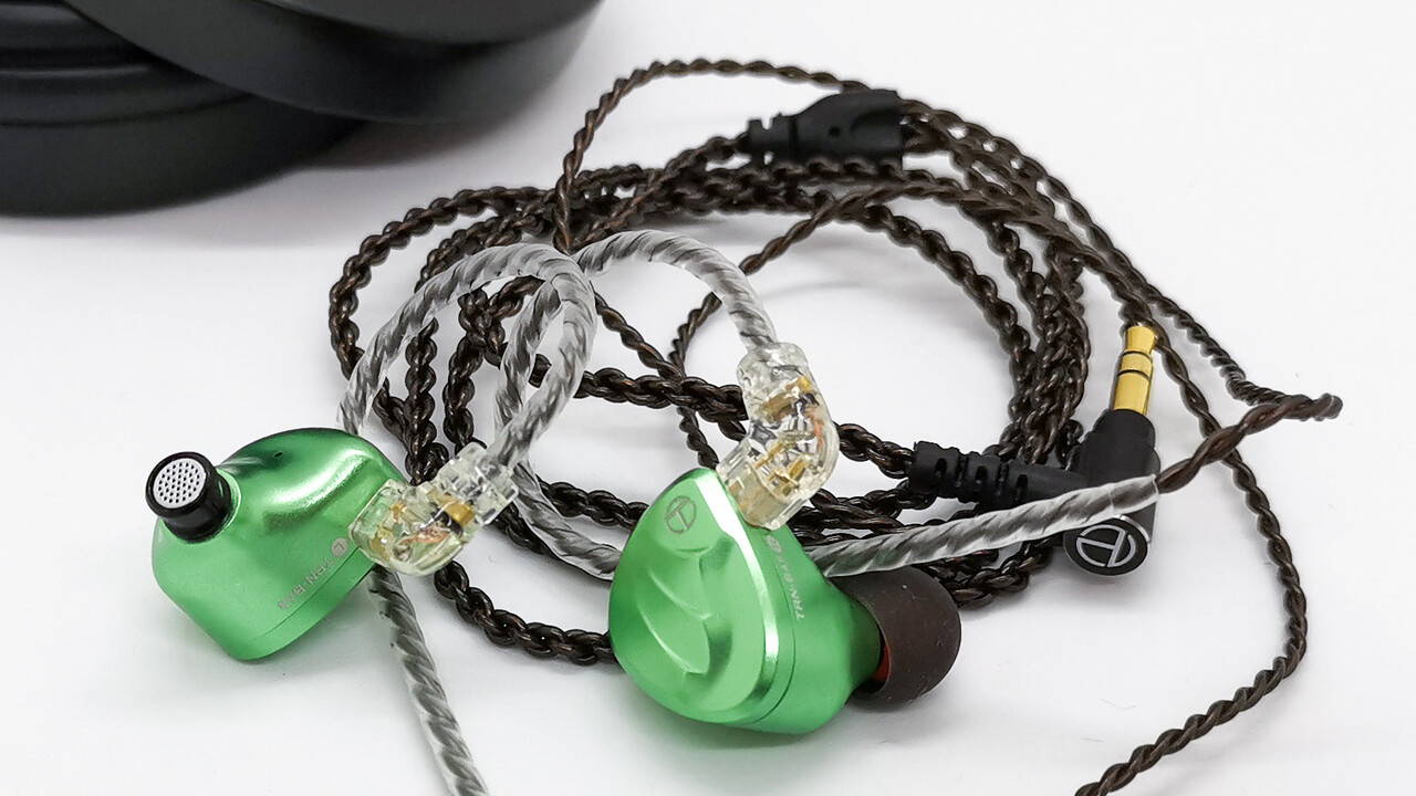 TRN BA8」 8BA搭載のフラグシップ。100ドル超ながらTRNらしさを感じ