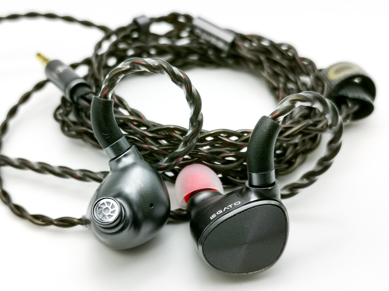 7Hz LEGATO」 6mm+10mmドライバーによる直列配置2DD構成。パワフルな低