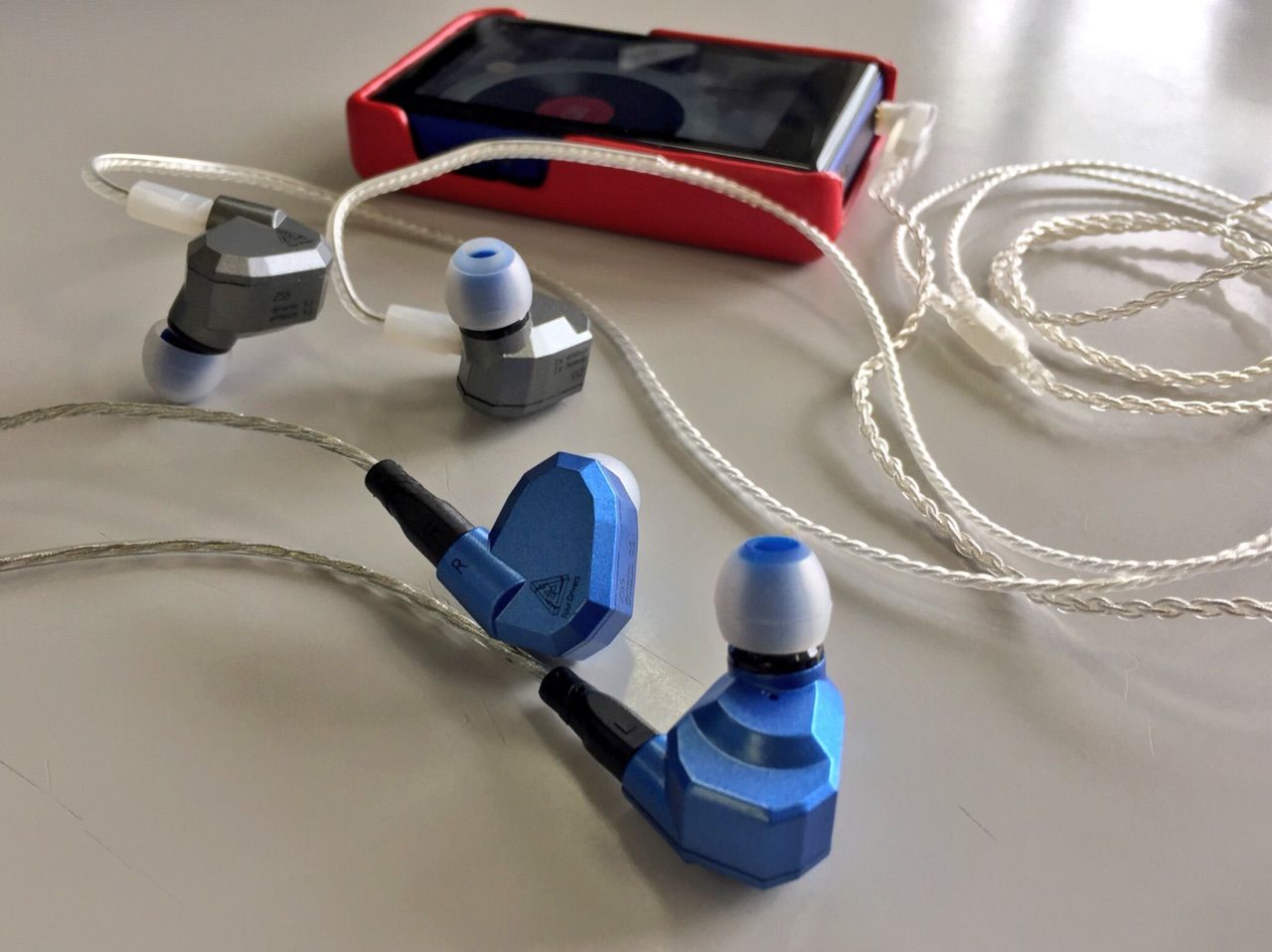 驚きのスペックと低価格で話題の中華イヤホン「KZ ZS5」を購入しました