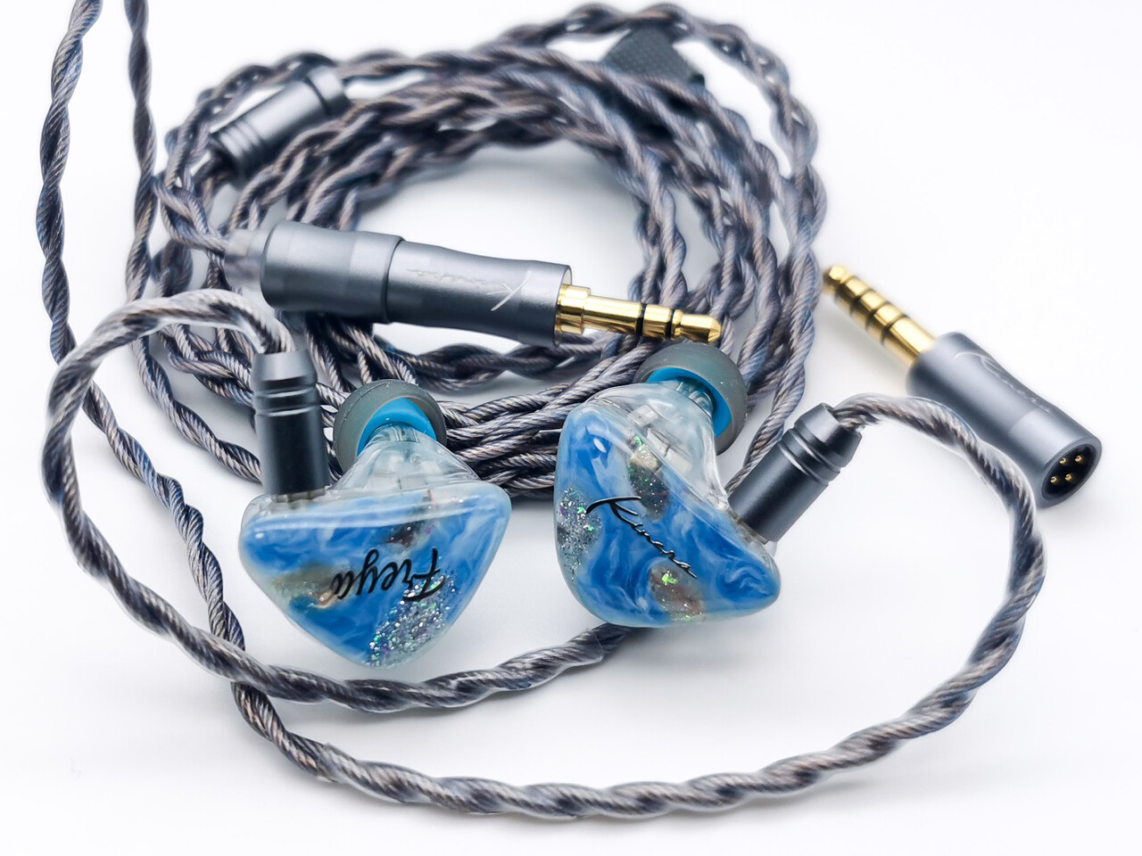 Kinera Freya 2.0」 美しいハンドメイドシェルに高品質ドライバー