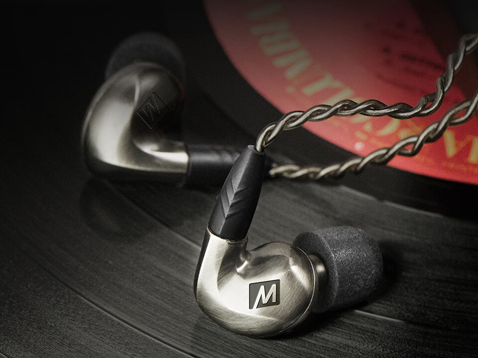 棚からレビュー】 「MeeAudio Pinnacle P1」 抜群の音場感とクリアで