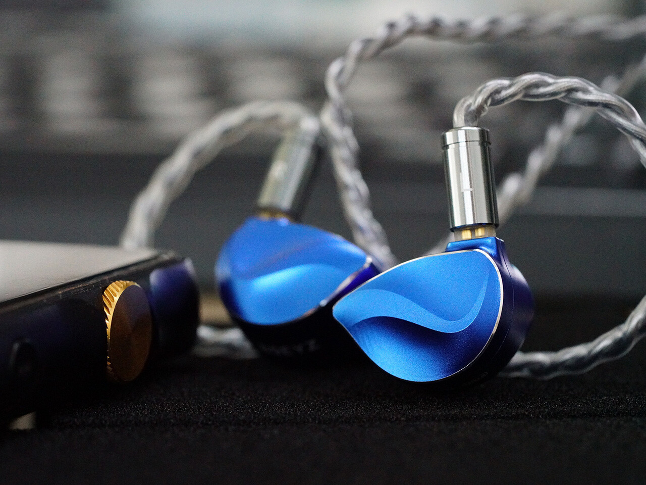 BQEYZ × Angelears Winter Ultra」 骨伝導+12mmDDハイブリッドで話題の