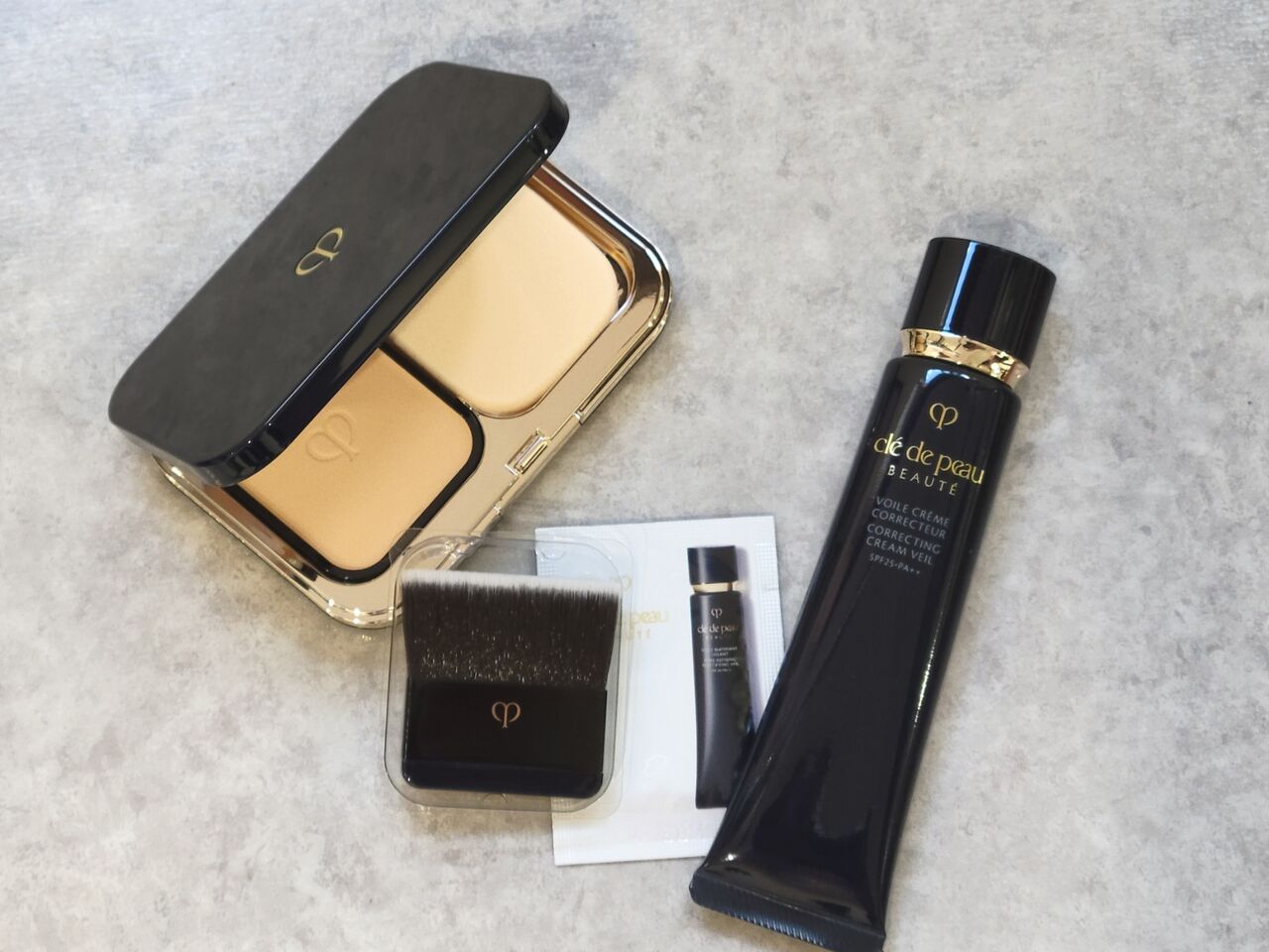 クレ・ド・ポー ボーテ」のパウダーファンデーションと名品下地の実力