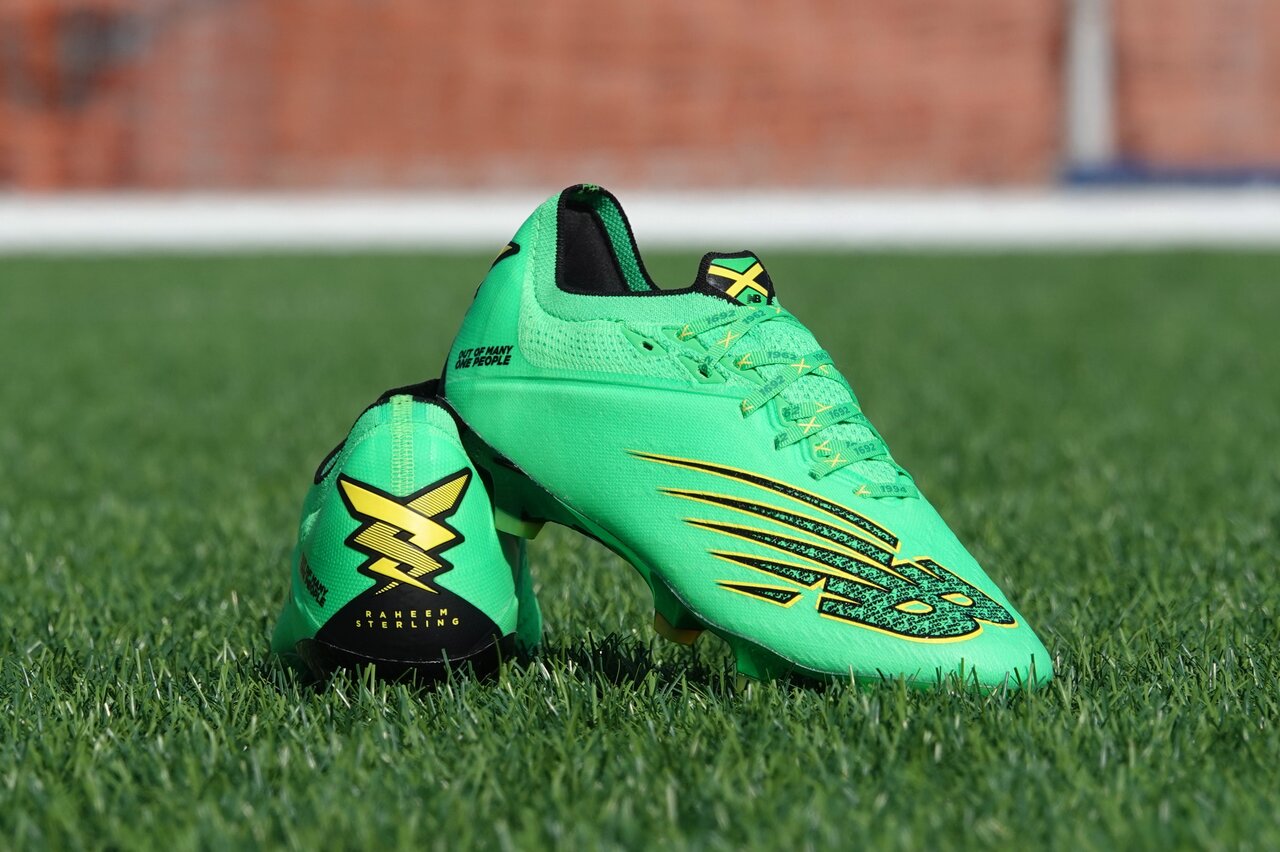 イングランド代表スターリングのシグネチャースパイクがニューバランス