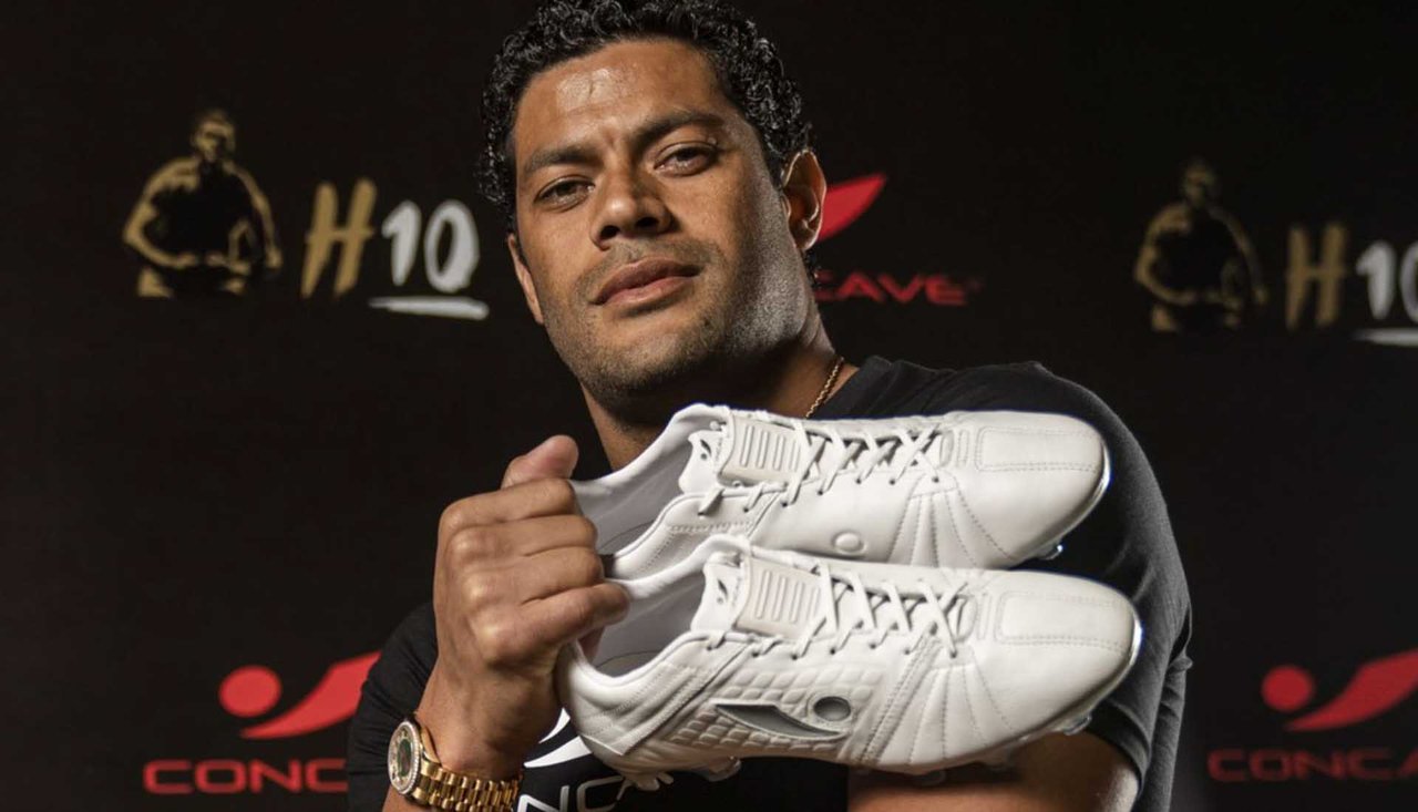 ブラジル代表フッキ ミズノとの契約が終了しコンケーブと契約