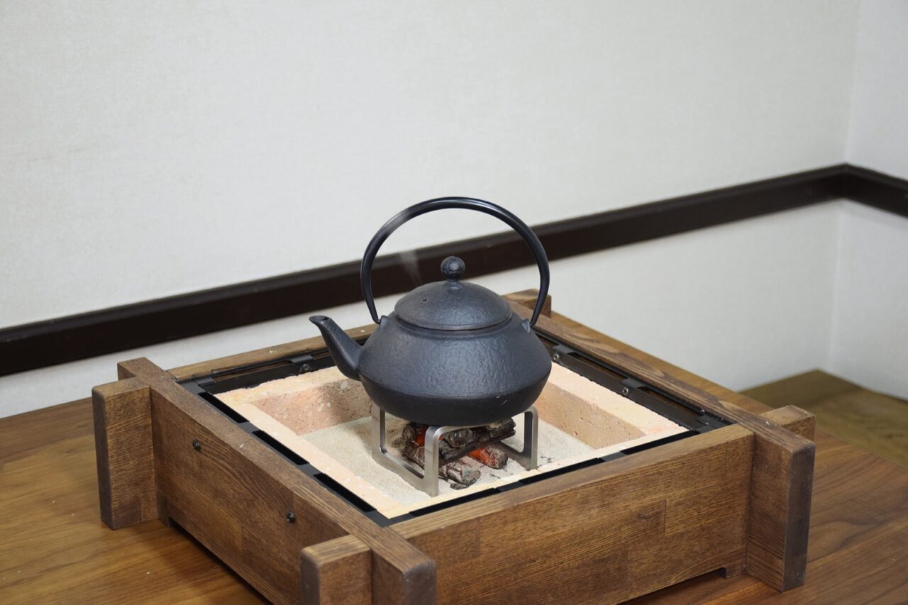 自宅やアウトドアで囲炉裏料理が楽しめちゃう卓上サイズの『CHIRORI