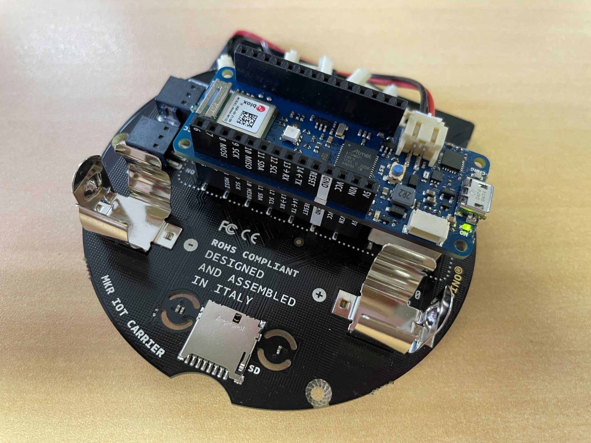 Arduino MKR WiFi 1010 + MKR IoT CarrierでIoTをする – スイッチ