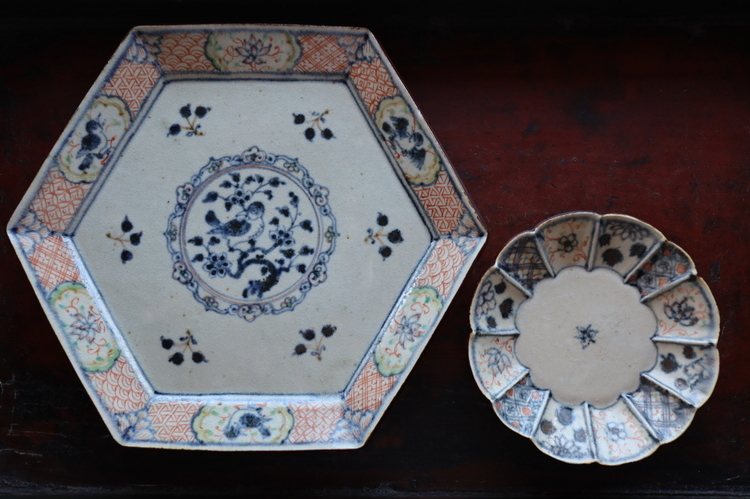 触れたくなる、華やかな色絵「蓮華～renge～」 │ ヒトサラマガジン