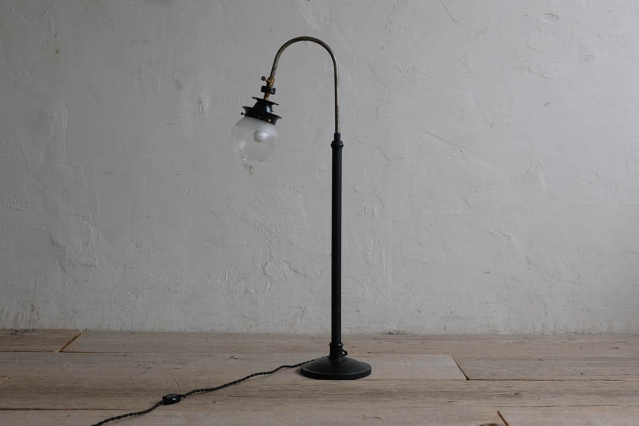 U字型のスタンドライト| ライフスタイルショップICCA Online shop