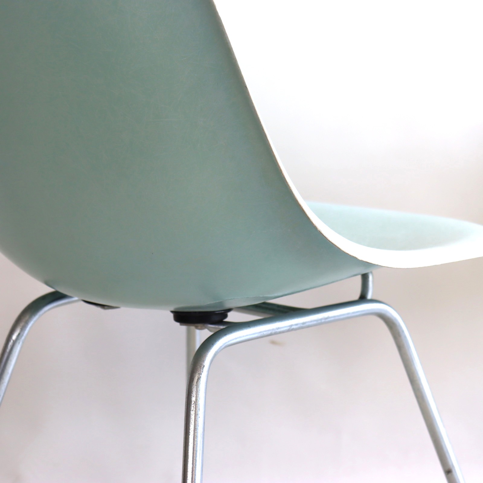 ハーマンミラー社製イームズ サイドシェルチェア(ロビンズエッグブルー