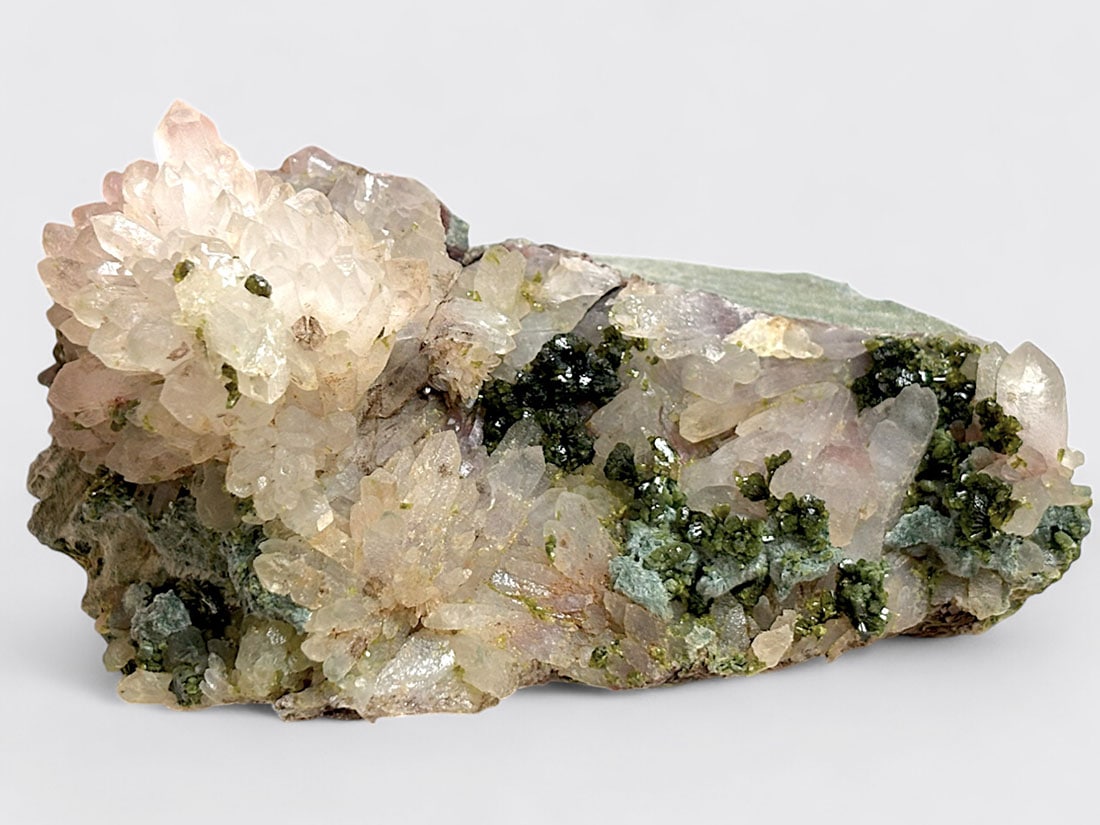 四川省産 エピドート with 水晶 クラスター / Epidote with Quartz
