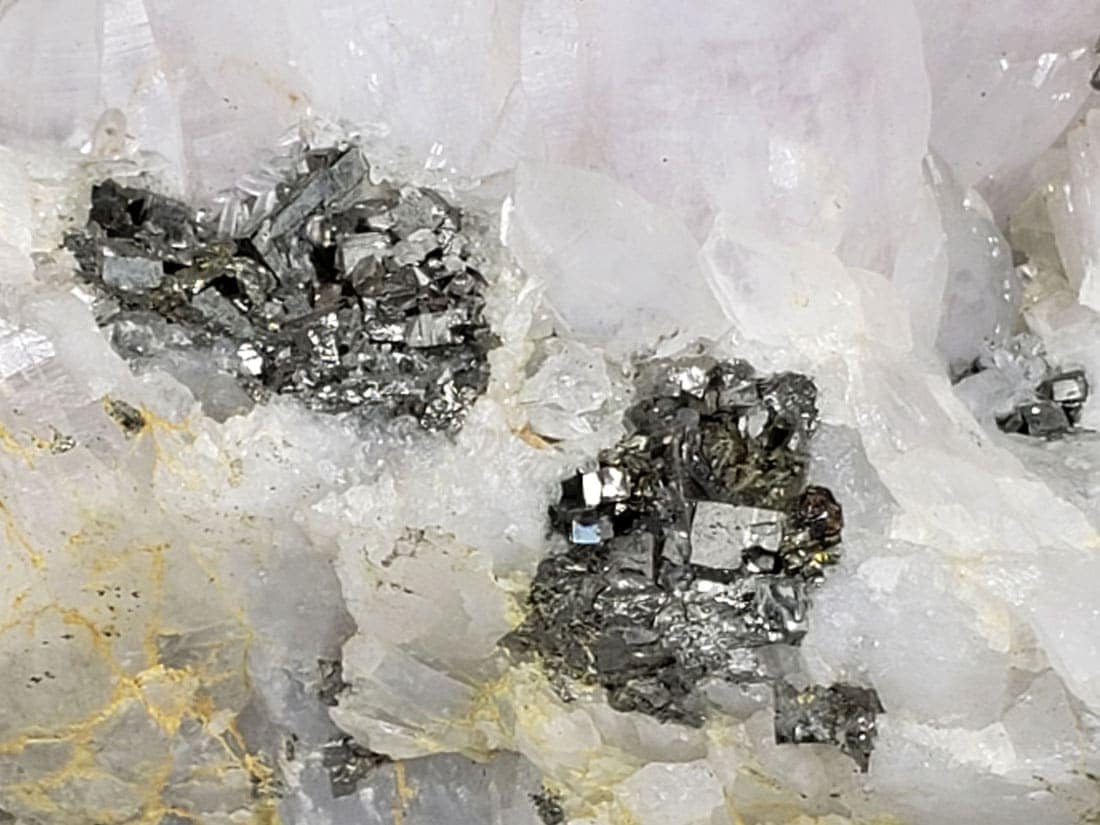 青森県尾太鉱山産 水晶/黄鉄鉱