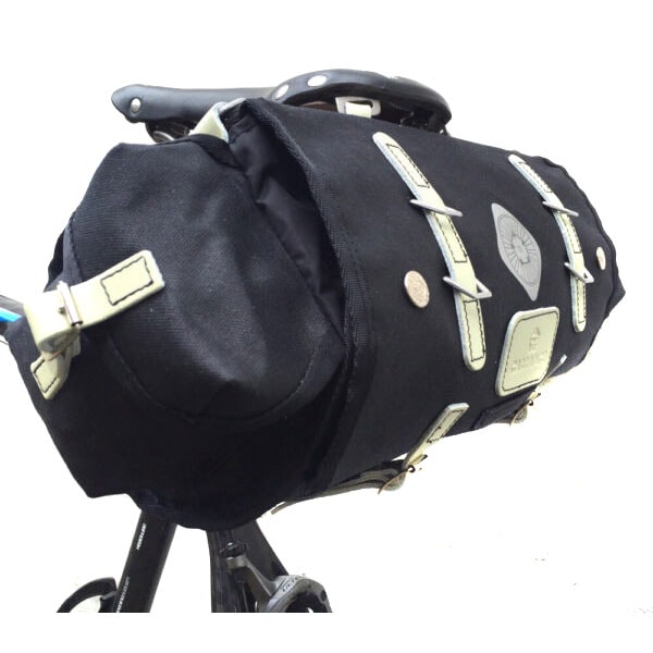 キャラダイス ローサドルバッグ ロングフラップ ブラック | バッグ