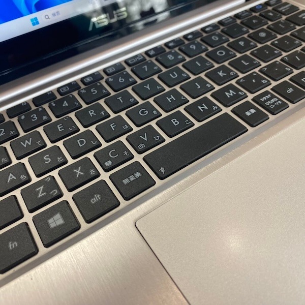 スマホ・タブレット・パソコン ASUS VivoBook X202E-CT3317G 5万円台でタッチ対応のWindows 8モバイルPC――「VivoBook X202E」はアリ