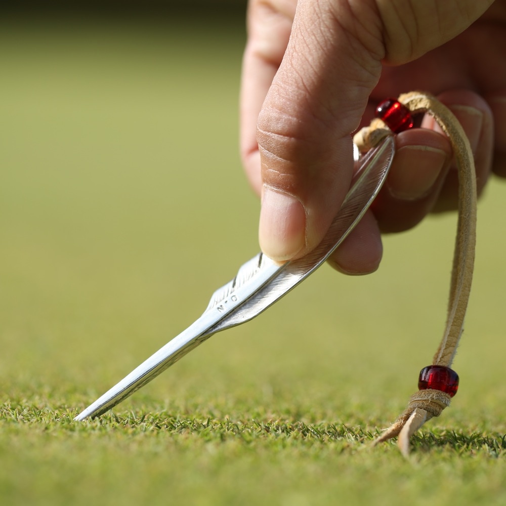 本物のシルバー素材を】フェザーモチーフ グリーンフォーク