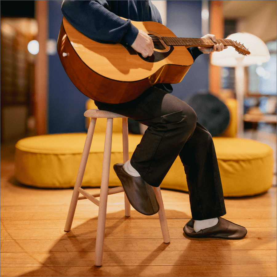 展示品2025年製】オカムラ クレイドル テーブル付きスツール ベージュ