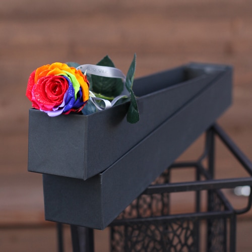 ダイヤモンドレインボーローズ プリザーブドフラワー 縦長BOXギフト