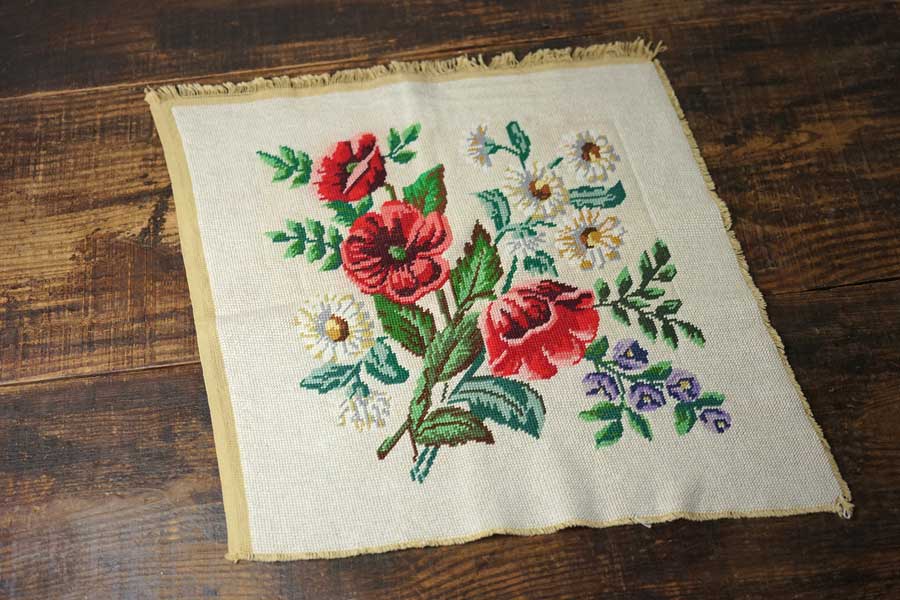 お花のプチポワン刺繍のクロス 42×42cm ge-1003の通販｜こよなく