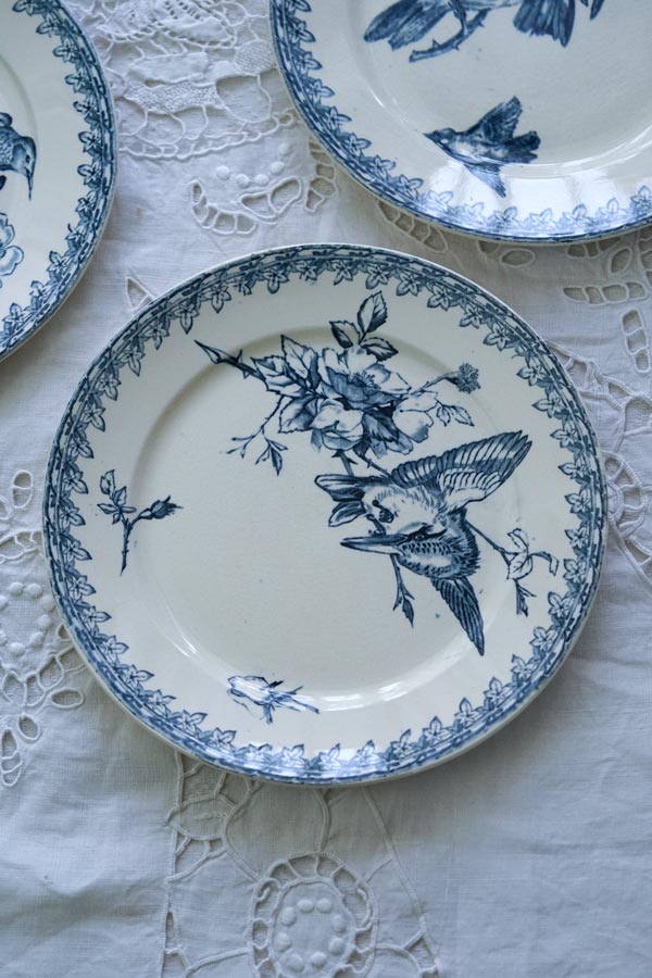 鳥のさえずりが聞こえてきそうなフランスアンティーク